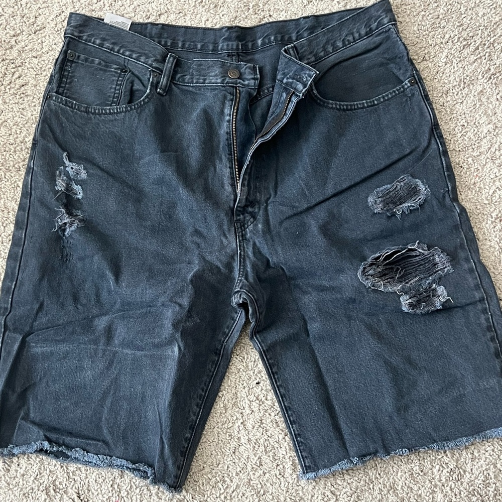 Levis size 38 distressed shorts